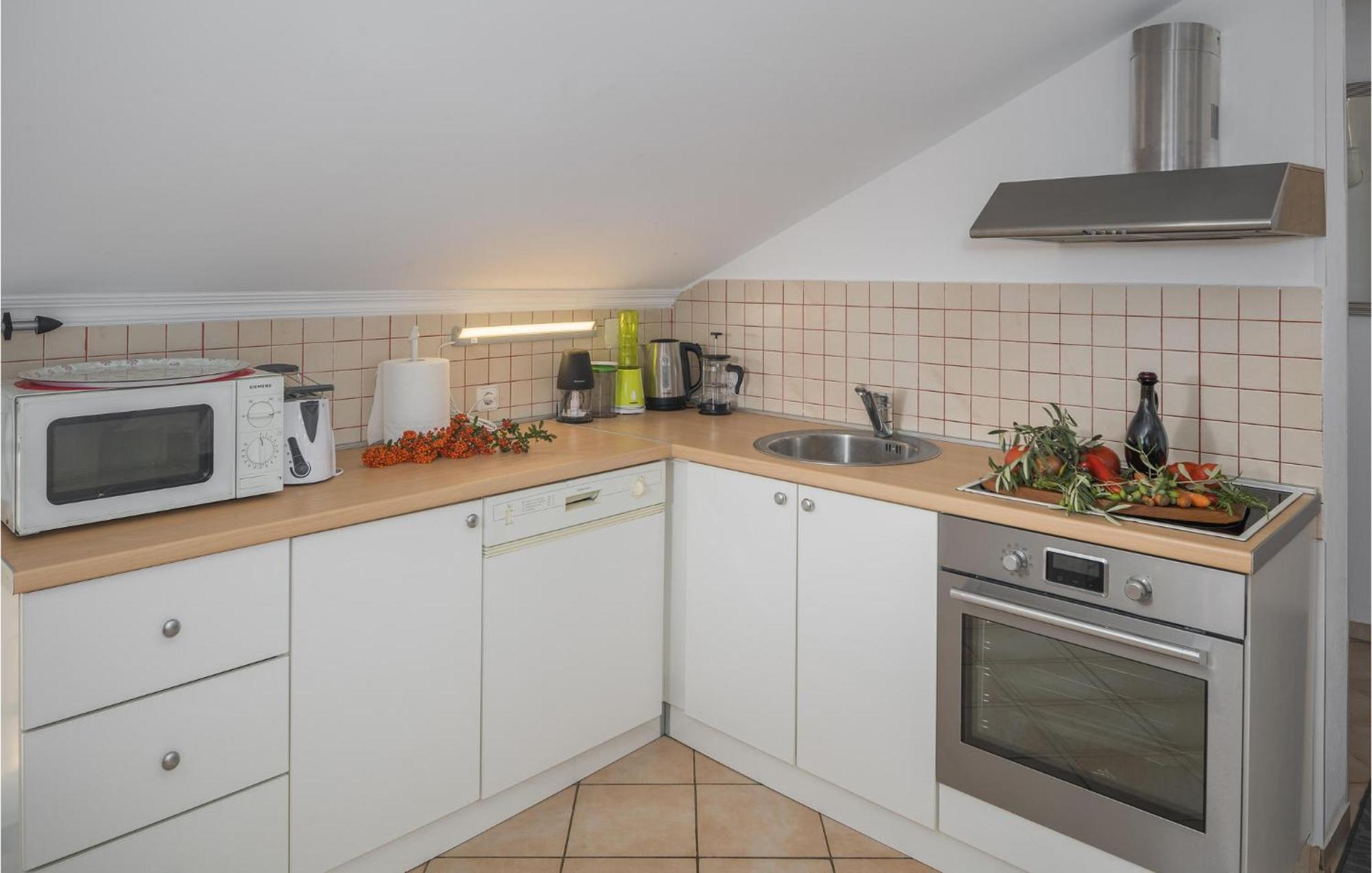 Gorgeous Apartment In Musalez With Kitchen Екстериор снимка